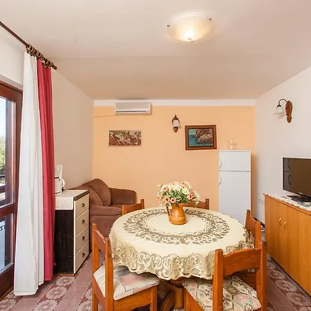 Lela 1827 * טרוגיר