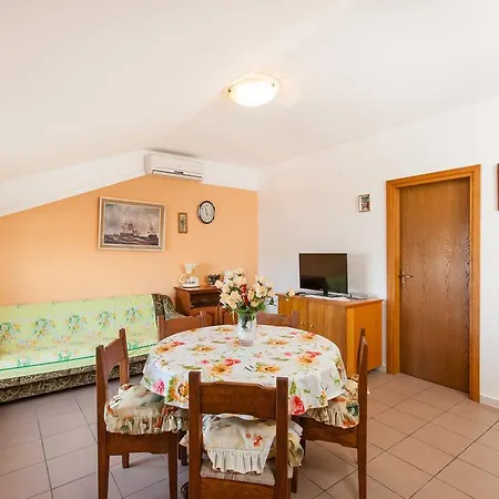Lela 1827 * Trogir